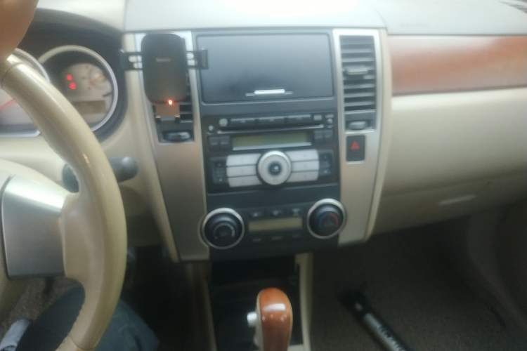 Used Nissan Tiida Sedan 2008 1.6L Automatic Smart Version Audio And AC Panel