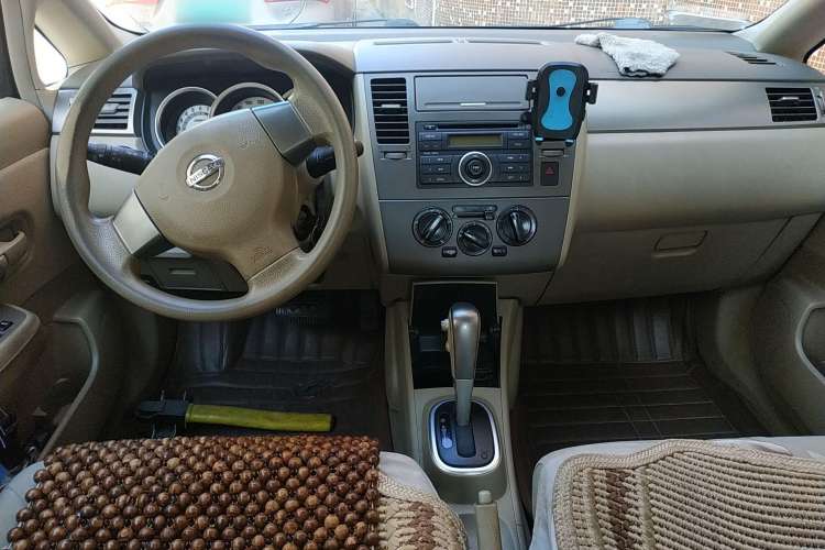 Used Nissan Tiida Sedan 2008 1.6L Automatic Fashion Edition Center Console