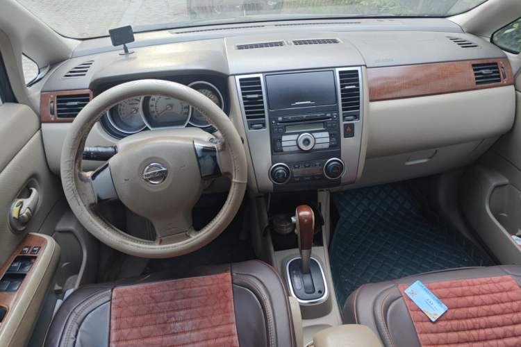 Used Nissan Tiida Sedan 2008 1.6L Automatic Smart Version Center Console