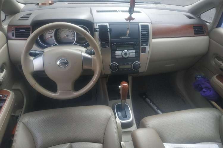 Used Nissan Tiida Sedan 2008 1.6L Automatic Smart Version Center Console