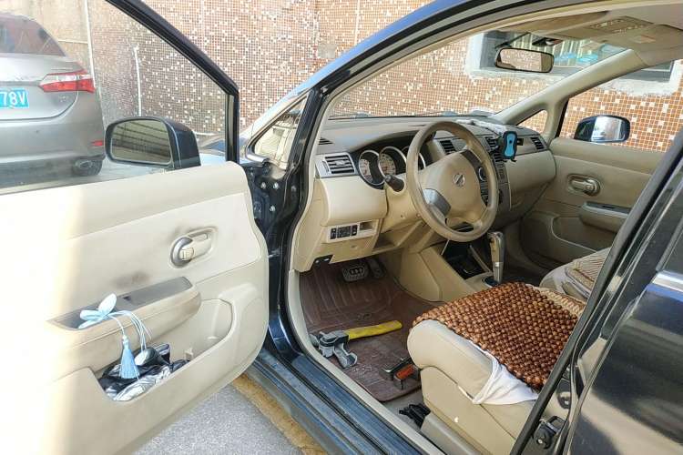 Used Nissan Tiida Sedan 2008 1.6L Automatic Fashion Edition Driver Seat