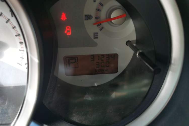 Used Nissan Tiida Sedan 2008 1.6L Automatic Smart Version Odometer Close Up