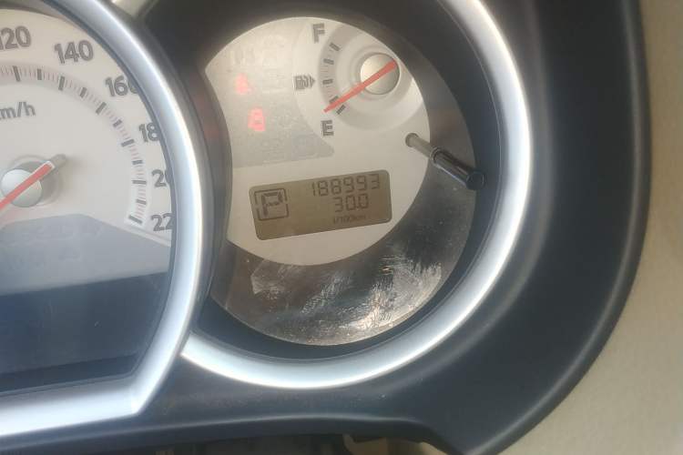 Used Nissan Tiida Sedan 2008 1.6L Automatic Smart Version Odometer Close Up