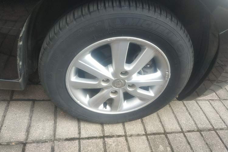 Used Nissan Tiida Sedan 2008 1.6L Automatic Smart Version Right Front Wheel Hub