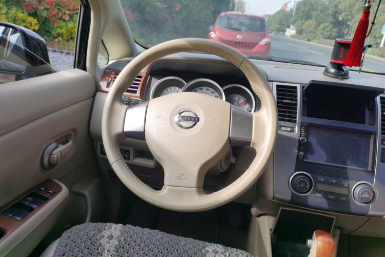 Used Nissan Tiida Sedan 2008 1.6L Automatic Smart Version Steering Wheel