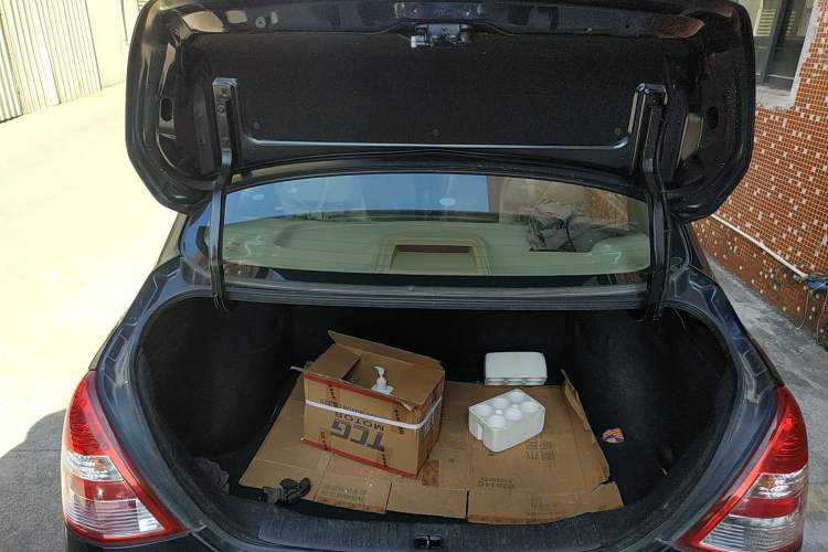 Used Nissan Tiida Sedan 2008 1.6L Automatic Fashion Edition Trunk