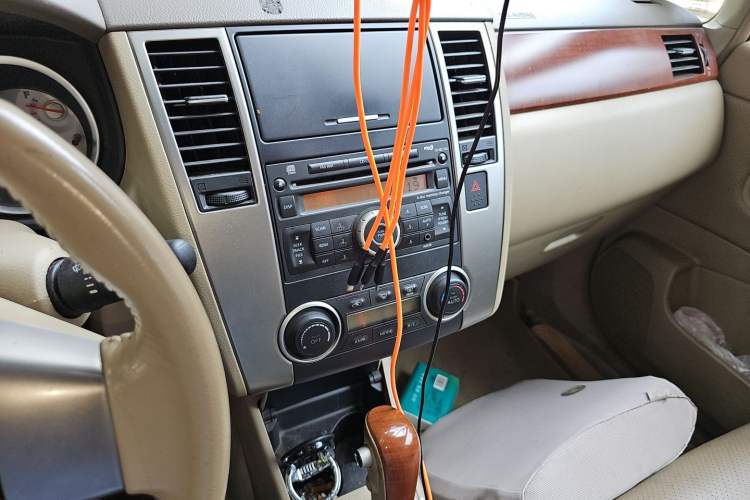 Used Nissan Tiida Sedan 2008 1.6L Automatic Fashion Edition Audio And AC Panel