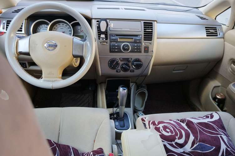 Used Nissan Tiida Sedan 2008 1.6L Automatic Fashion Edition Center Console