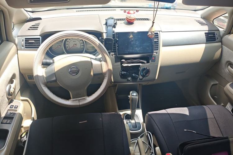 Used Nissan Tiida Sedan 2008 1.6L Automatic Fashion Edition Center Console