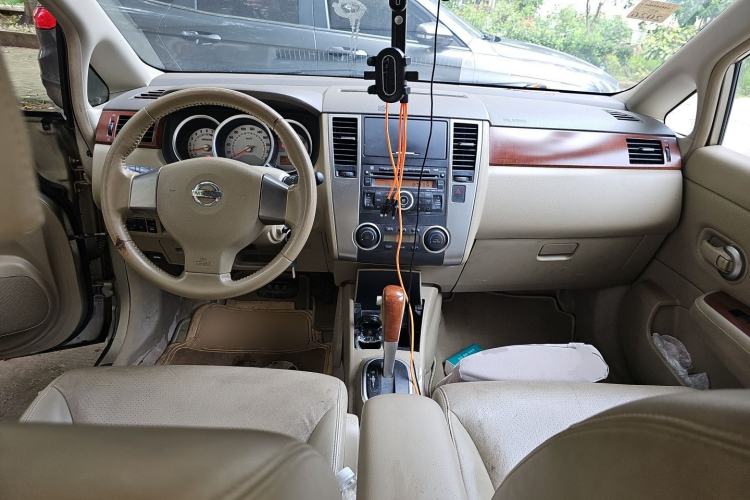 Used Nissan Tiida Sedan 2008 1.6L Automatic Fashion Edition Center Console
