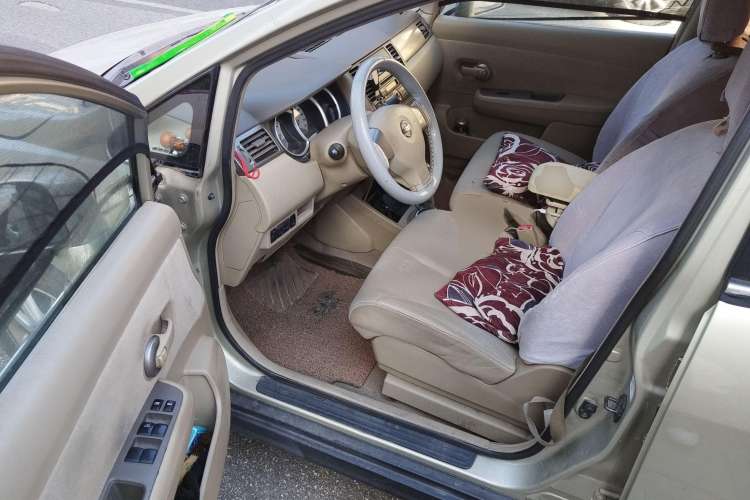 Used Nissan Tiida Sedan 2008 1.6L Automatic Fashion Edition Driver Seat