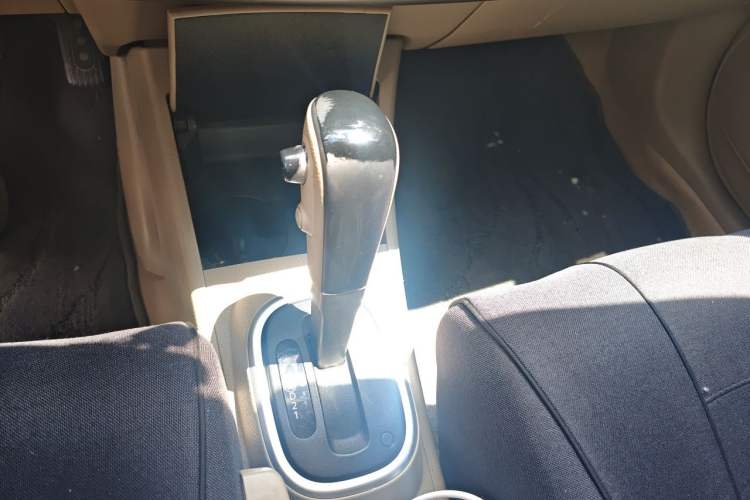 Used Nissan Tiida Sedan 2008 1.6L Automatic Fashion Edition Gear Lever