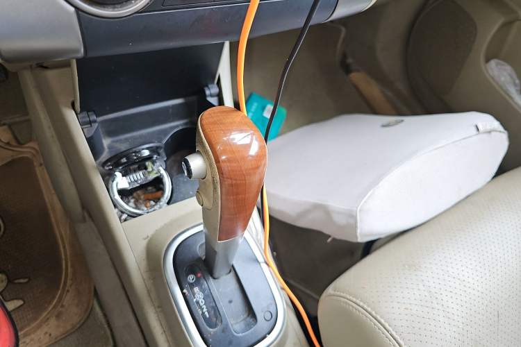 Used Nissan Tiida Sedan 2008 1.6L Automatic Fashion Edition Gear Lever