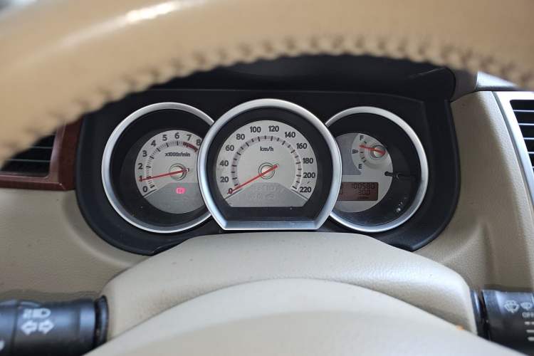 Used Nissan Tiida Sedan 2008 1.6L Automatic Fashion Edition Instrument Cluster