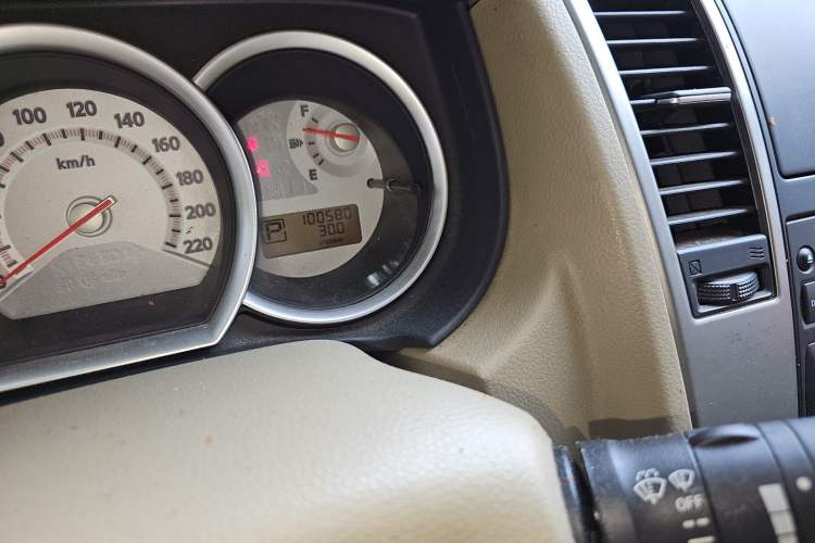 Used Nissan Tiida Sedan 2008 1.6L Automatic Fashion Edition Odometer Close Up
