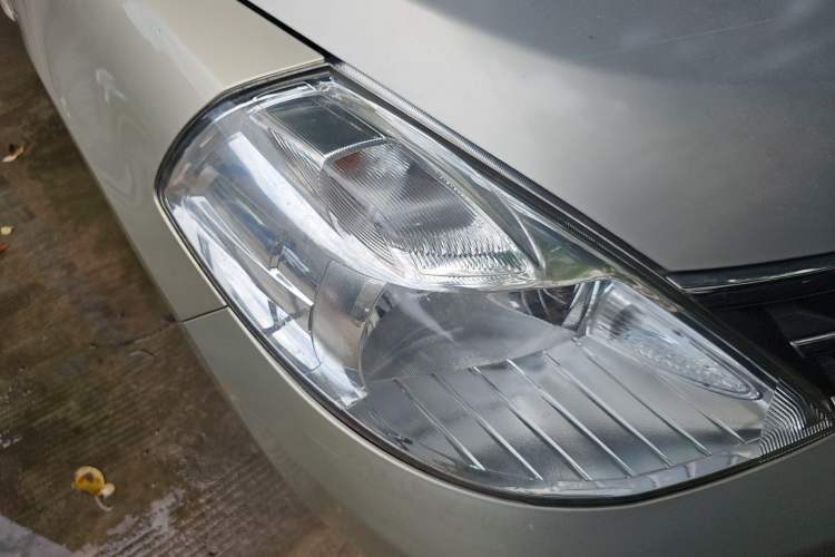 Used Nissan Tiida Sedan 2008 1.6L Automatic Fashion Edition Right Front Headlight