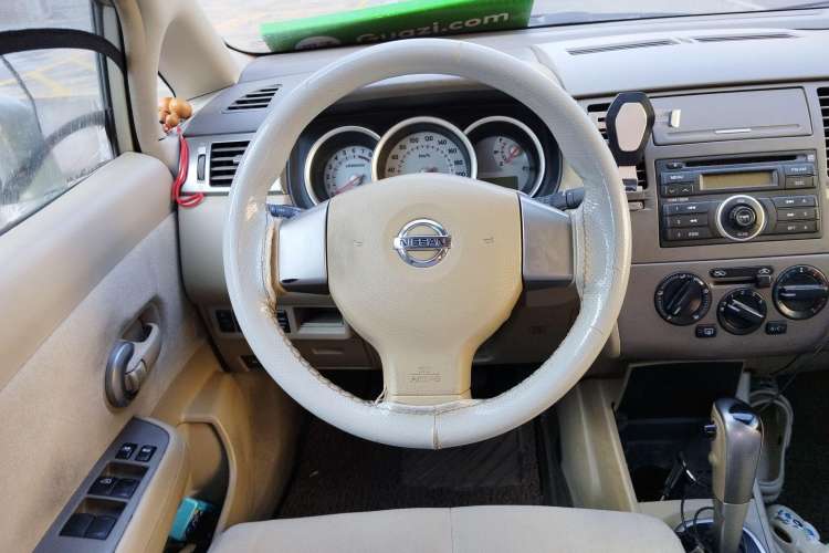 Used Nissan Tiida Sedan 2008 1.6L Automatic Fashion Edition Steering Wheel