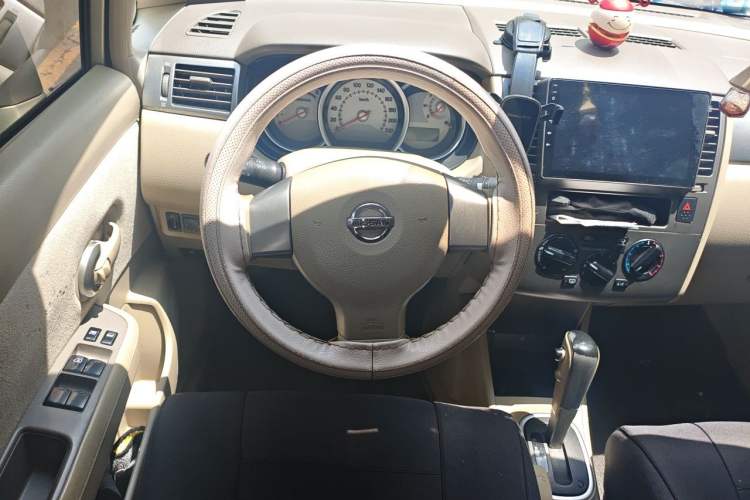 Used Nissan Tiida Sedan 2008 1.6L Automatic Fashion Edition Steering Wheel
