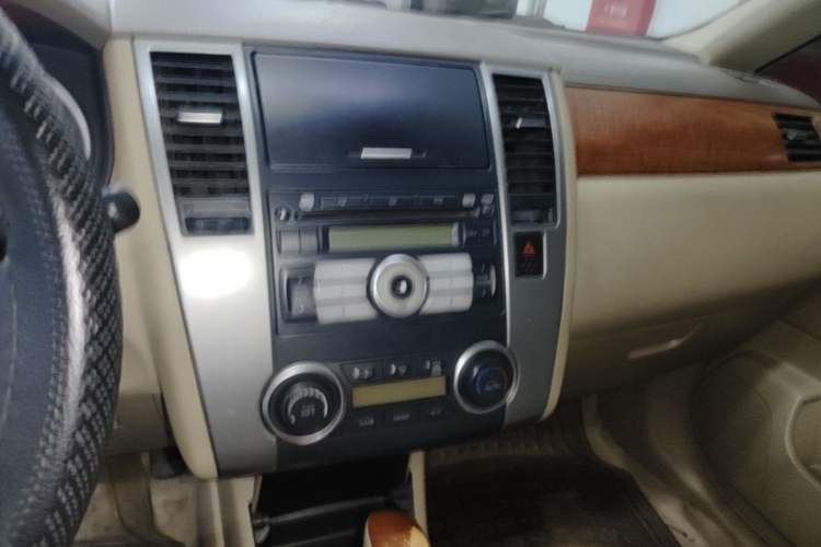 Used Nissan Tiida Sedan 2008 1.6L Automatic Smart Version Audio And AC Panel