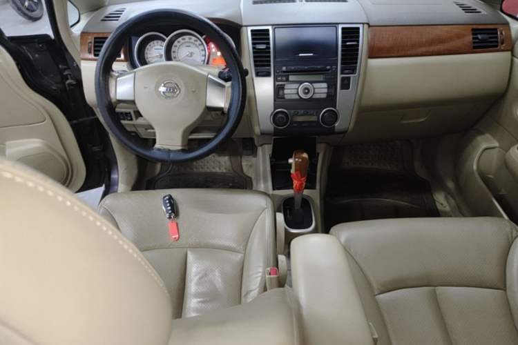 Used Nissan Tiida Sedan 2008 1.6L Automatic Smart Version Center Console