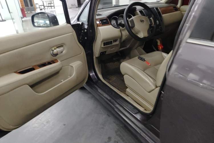 Used Nissan Tiida Sedan 2008 1.6L Automatic Smart Version Driver Seat