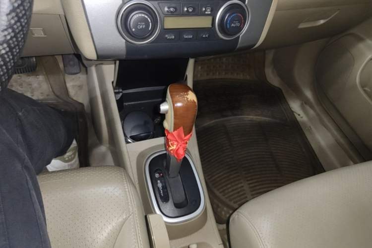 Used Nissan Tiida Sedan 2008 1.6L Automatic Smart Version Gear Lever