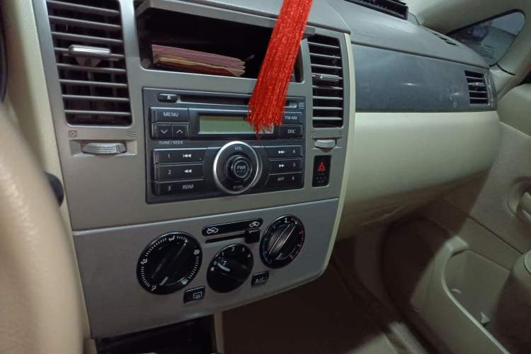Used Nissan Tiida Sedan 2008 1.6L Automatic Fashion Edition Audio And AC Panel