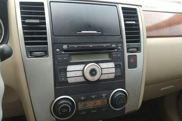 Used Nissan Tiida Sedan 2008 1.6L Automatic Smart Version Audio And AC Panel
