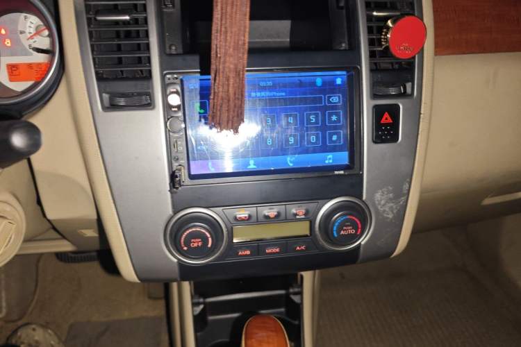 Used Nissan Tiida Sedan 2008 1.6L Automatic Smart Version Audio And AC Panel