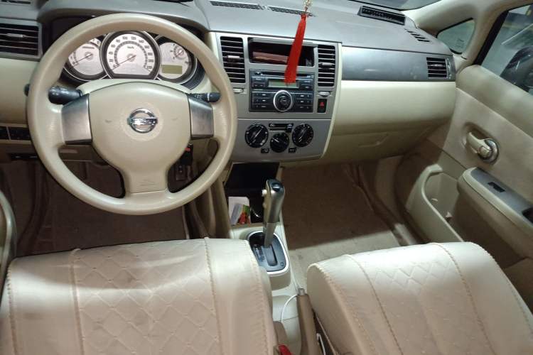 Used Nissan Tiida Sedan 2008 1.6L Automatic Fashion Edition Center Console