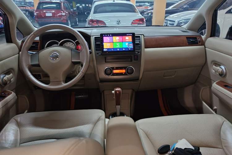 Used Nissan Tiida Sedan 2008 1.6L Automatic Smart Version Center Console