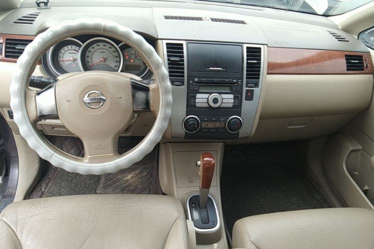 Used Nissan Tiida Sedan 2008 1.6L Automatic Smart Version Center Console