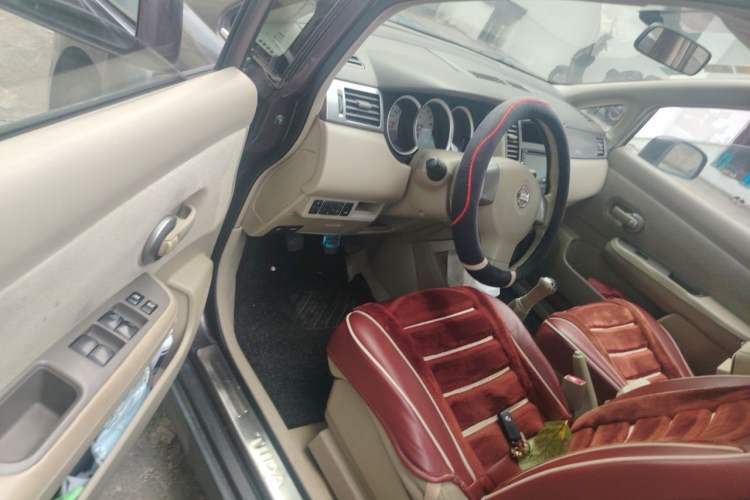 Used Nissan Tiida Sedan 2008 1.6L Manual Fashion Edition Driver Seat