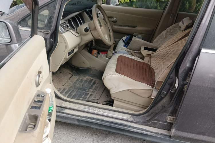 Used Nissan Tiida Sedan 2008 1.6L Manual Fashion Edition Driver Seat