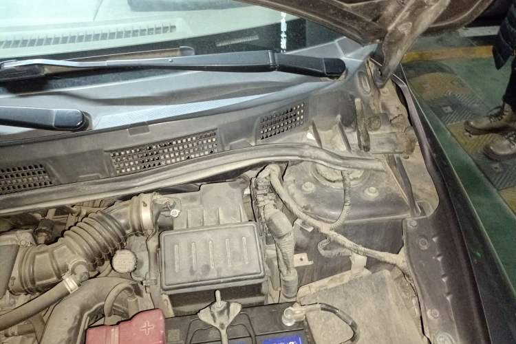 Used Nissan Tiida Sedan 2008 1.6L Automatic Fashion Edition Engine Bay Left