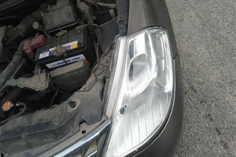 Used Nissan Tiida Sedan 2008 1.6L Automatic Smart Version Engine Bay Left