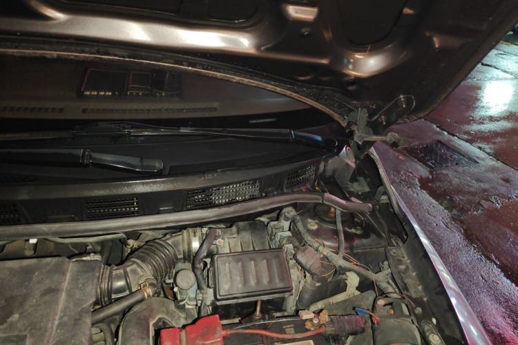 Used Nissan Tiida Sedan 2008 1.6L Automatic Smart Version Engine Bay Left