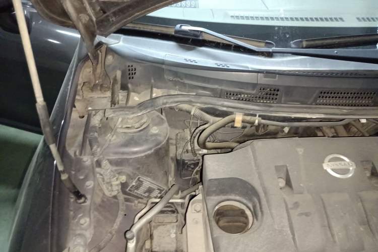 Used Nissan Tiida Sedan 2008 1.6L Automatic Fashion Edition Engine Bay Right