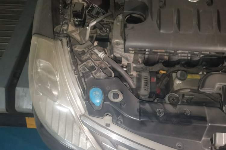 Used Nissan Tiida Sedan 2008 1.6L Manual Fashion Edition Engine Bay Right