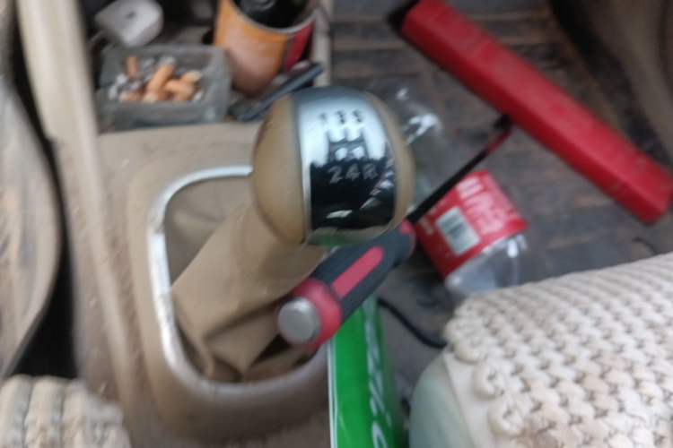 Used Nissan Tiida Sedan 2008 1.6L Manual Fashion Edition Gear Lever