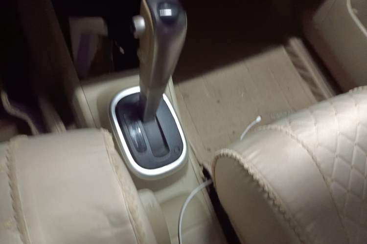 Used Nissan Tiida Sedan 2008 1.6L Automatic Fashion Edition Gear Lever