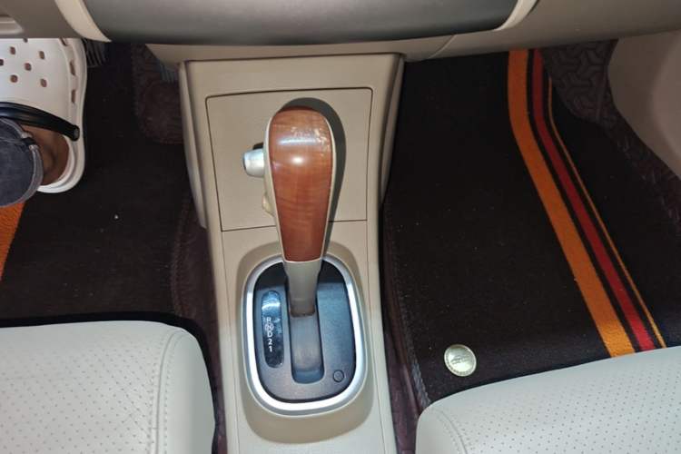 Used Nissan Tiida Sedan 2008 1.6L Automatic Smart Version Gear Lever