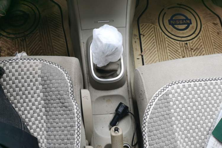 Used Nissan Tiida Sedan 2008 1.6L Manual Fashion Edition Gear Lever