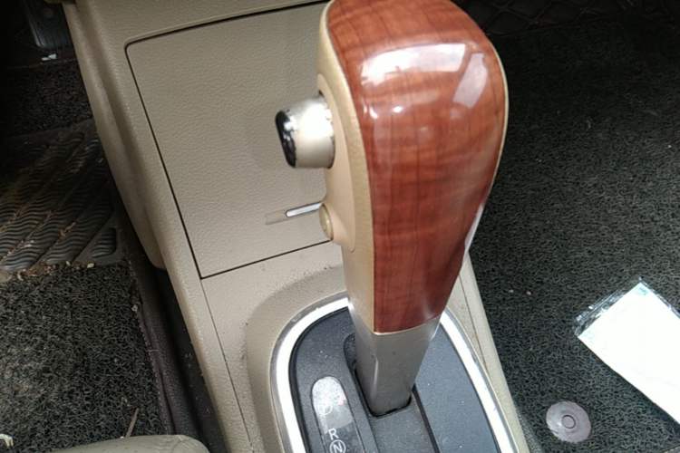 Used Nissan Tiida Sedan 2008 1.6L Automatic Smart Version Gear Lever