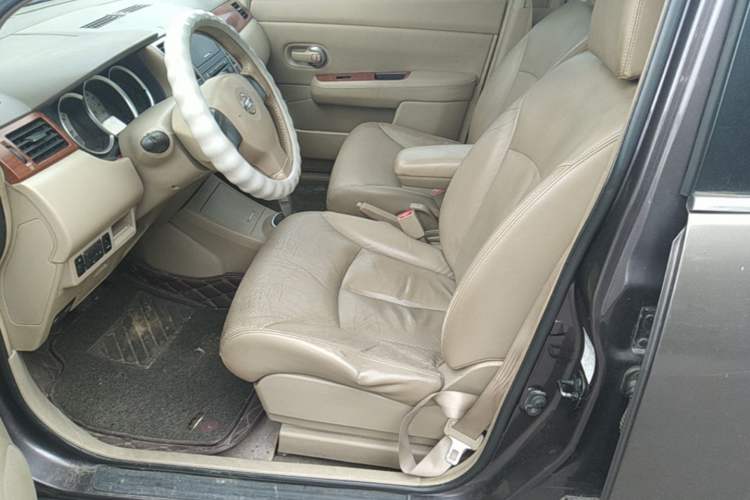 Used Nissan Tiida Sedan 2008 1.6L Automatic Smart Version Left Front Seat