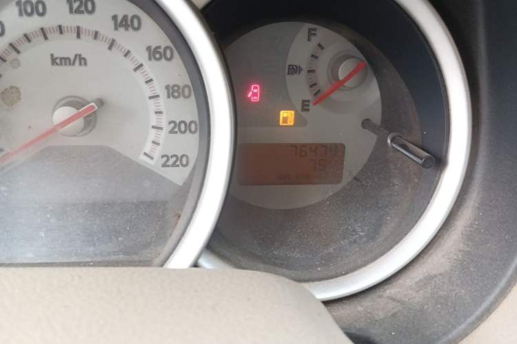 Used Nissan Tiida Sedan 2008 1.6L Manual Fashion Edition Odometer Close Up