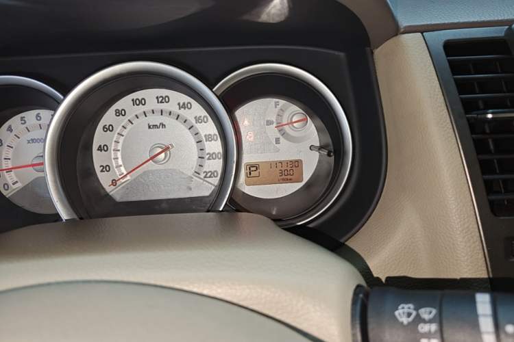 Used Nissan Tiida Sedan 2008 1.6L Automatic Smart Version Odometer Close Up