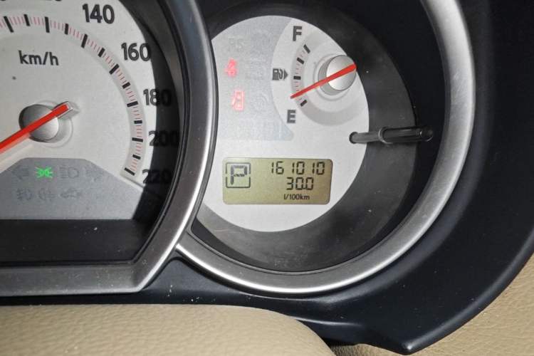Used Nissan Tiida Sedan 2008 1.6L Automatic Smart Version Odometer Close Up