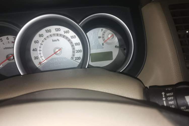 Used Nissan Tiida Sedan 2008 1.6L Manual Fashion Edition Odometer Close Up