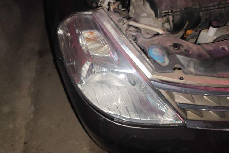 Used Nissan Tiida Sedan 2008 1.6L Automatic Smart Version Right Front Headlight
